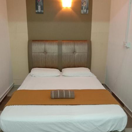Ulfah Hotel Mersing Extérieur photo